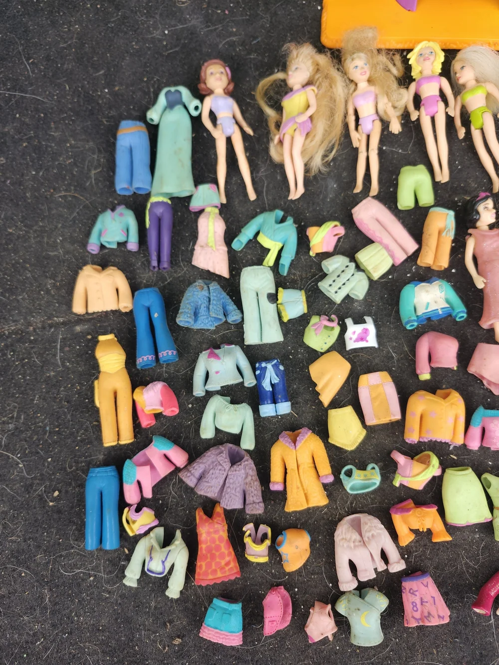 Lot Of 19 Vintage Polly Pocket Dolls & Over 75 Accessories